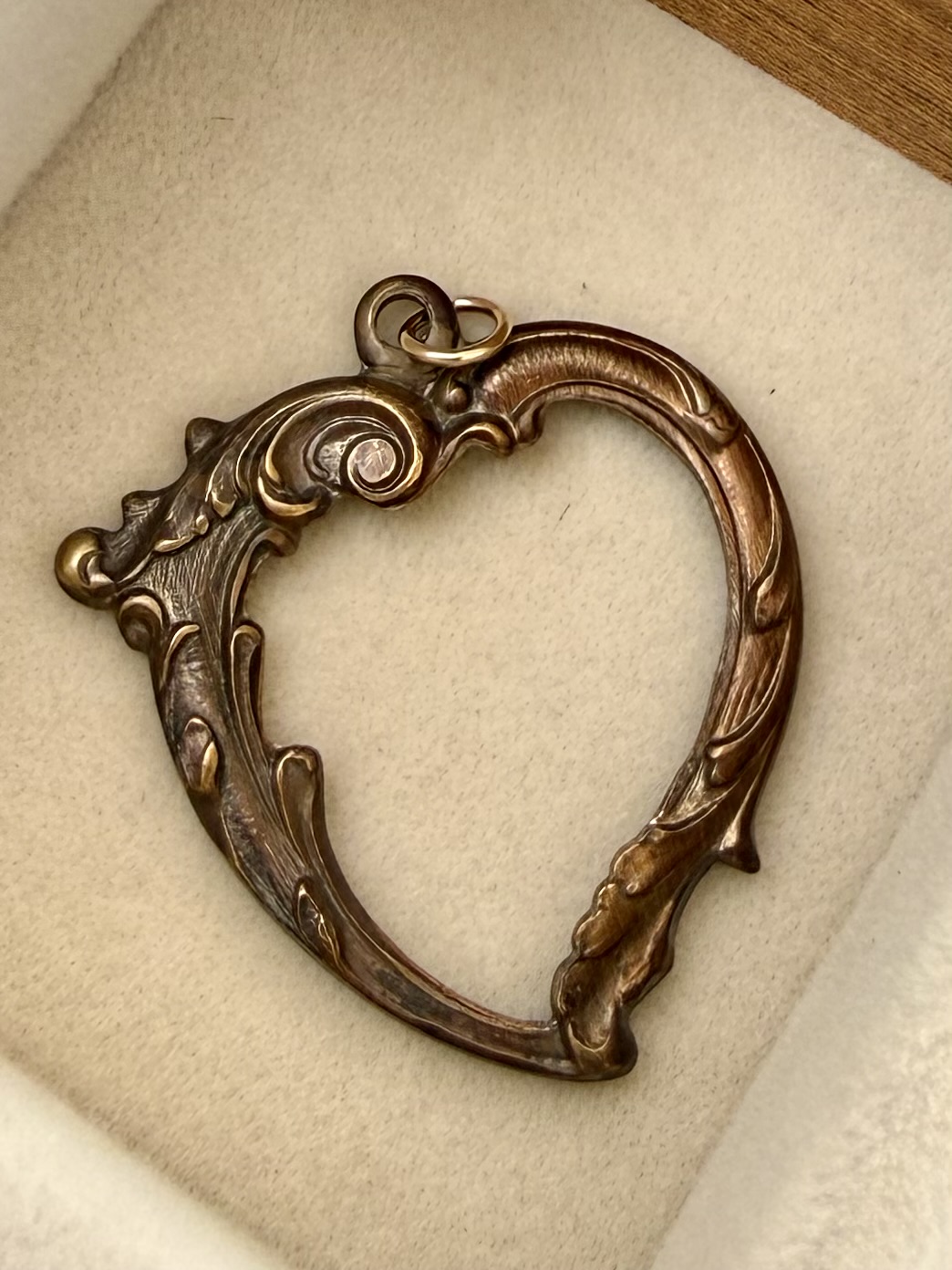 No. 006: Ornate Openwork Heart — product photo