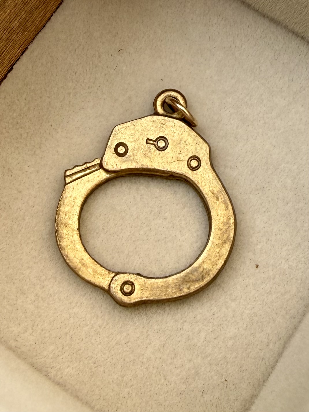 No. 057: Miniature Handcuff — product photo